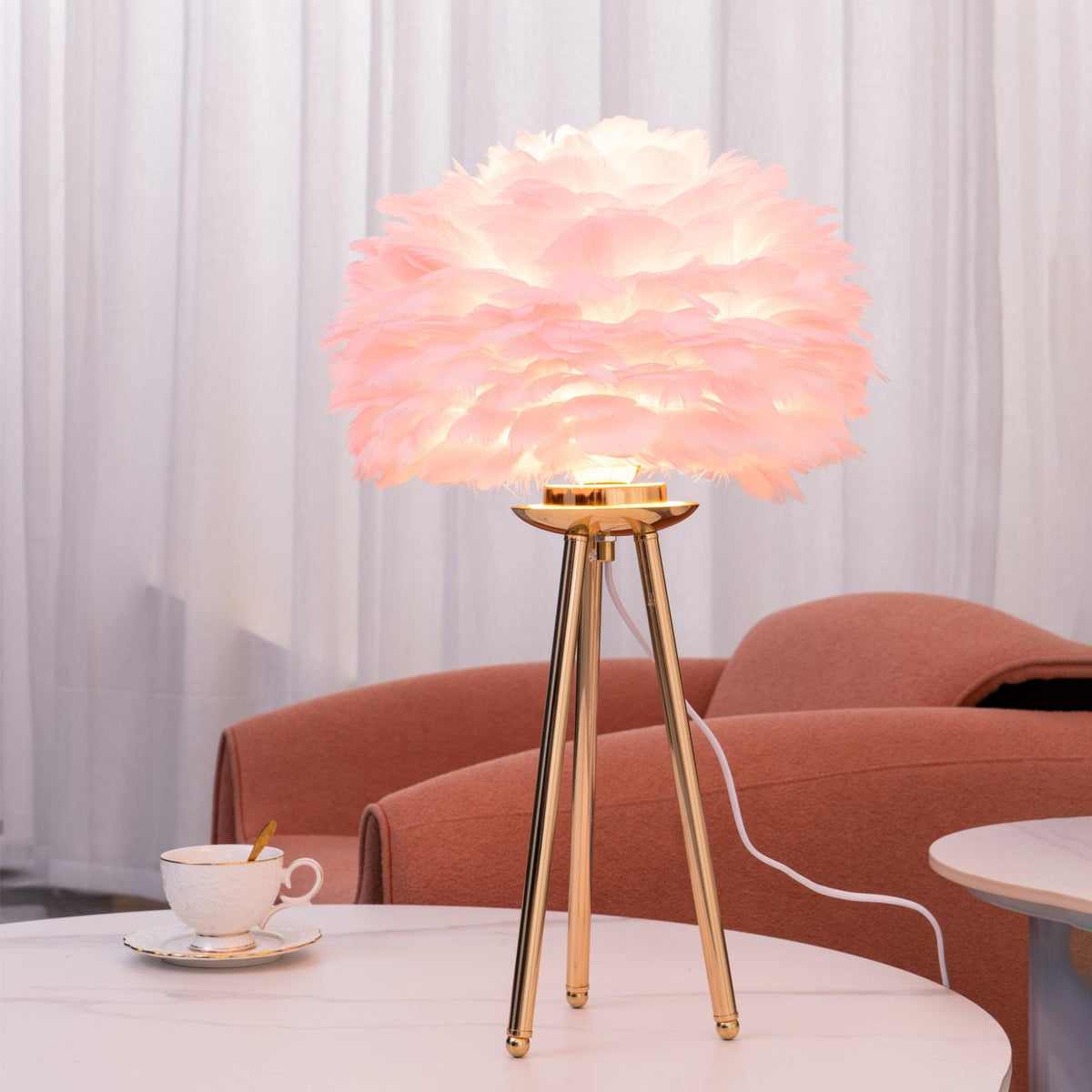Candeeiro de mesa feminino Nilo com penas
