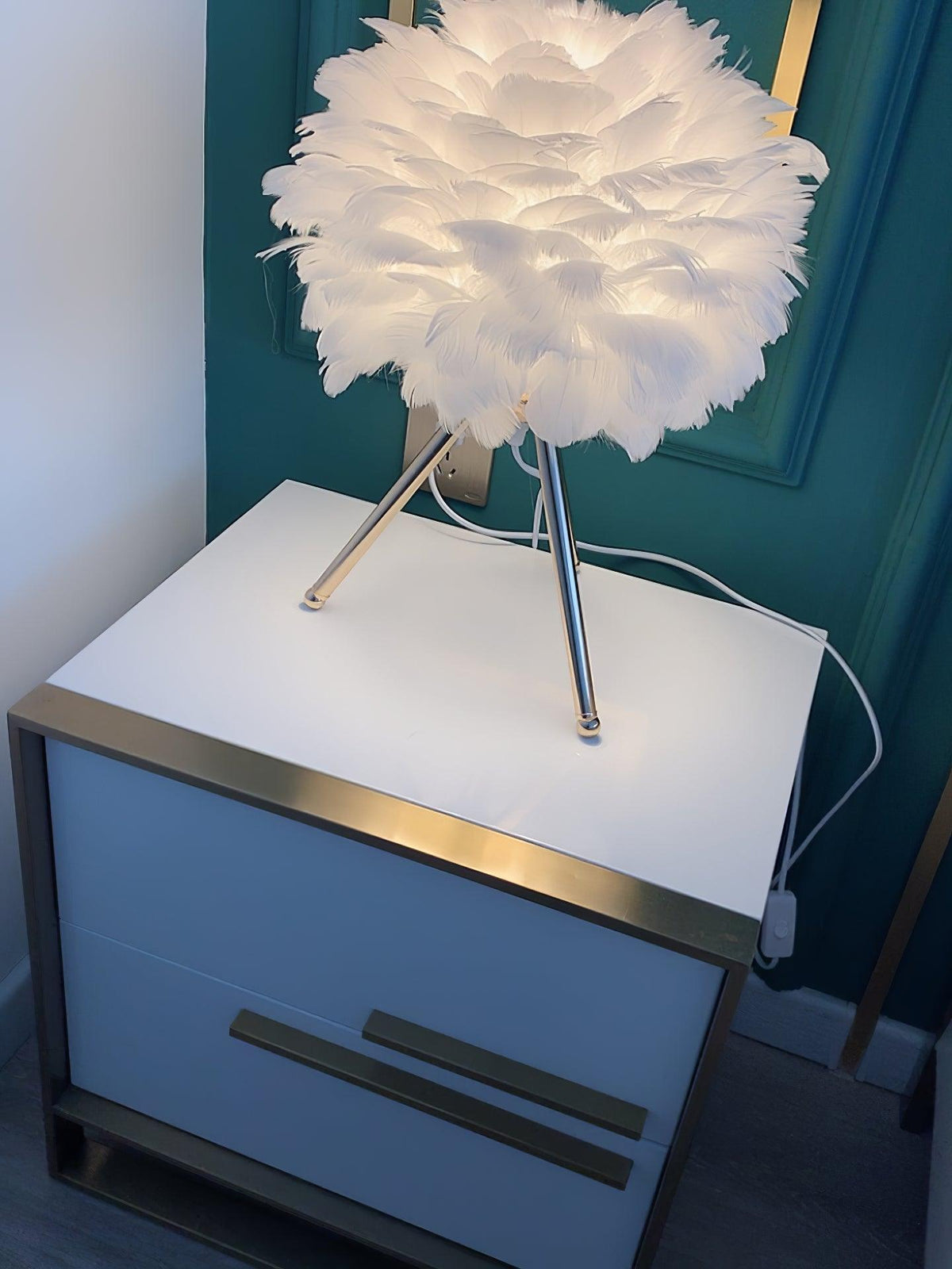 Candeeiro de mesa feminino Nilo com penas