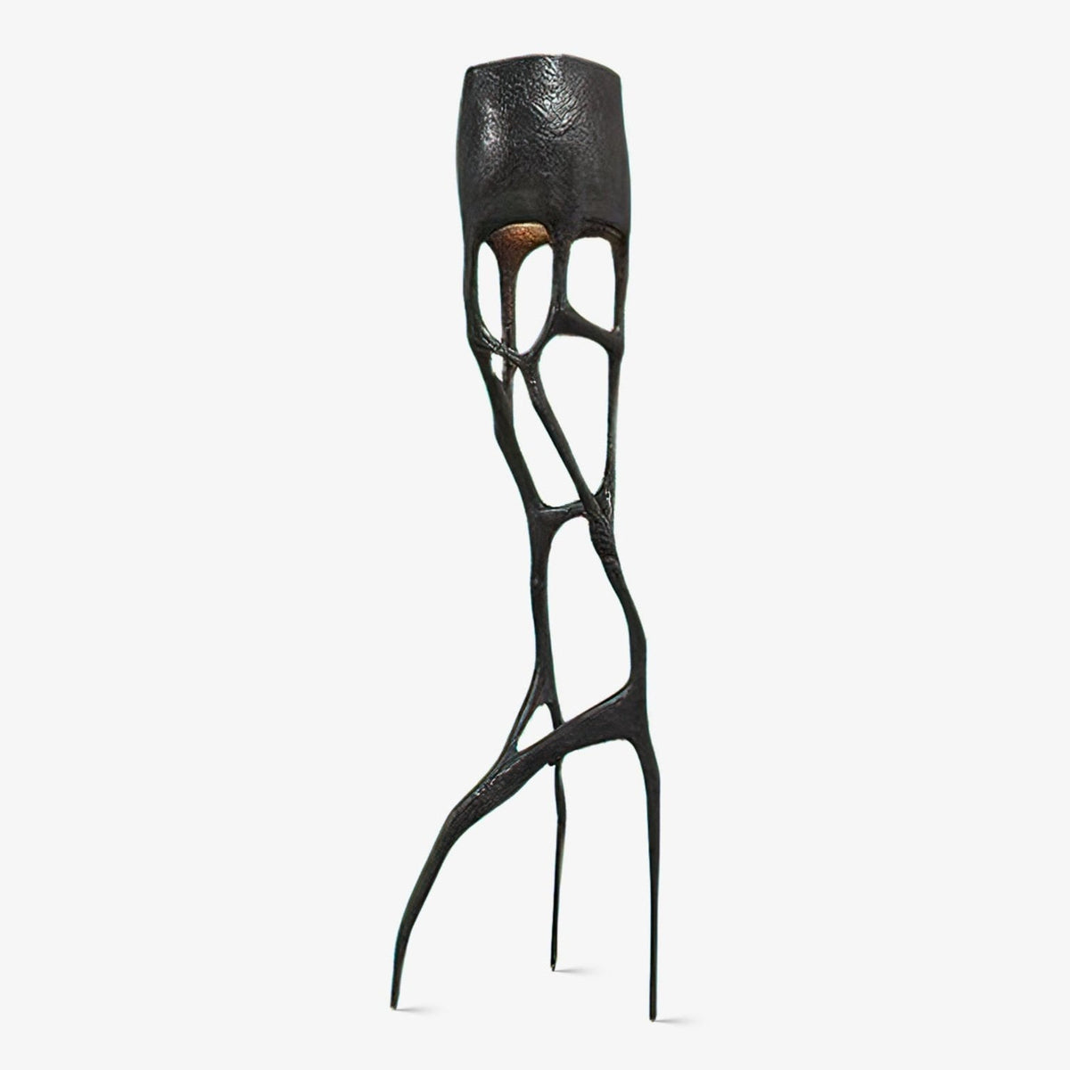 Candeeiro de pé com escultura gótica Caelith