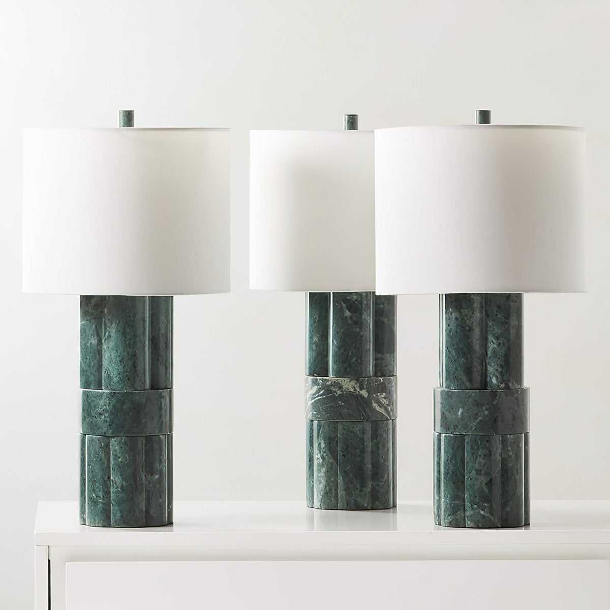 Petalielle moderne marmorbordlampe