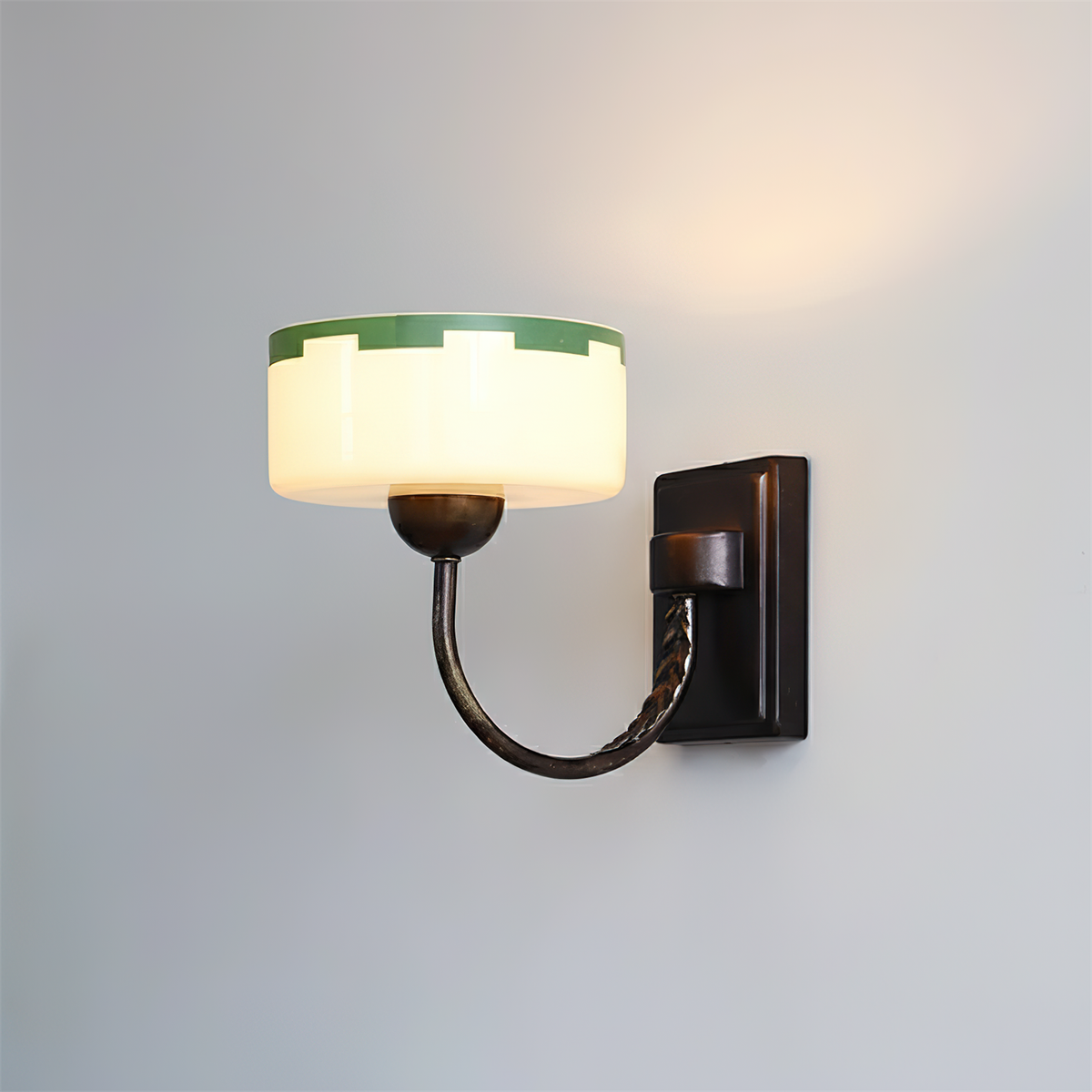 Avenerette Wall Lamp