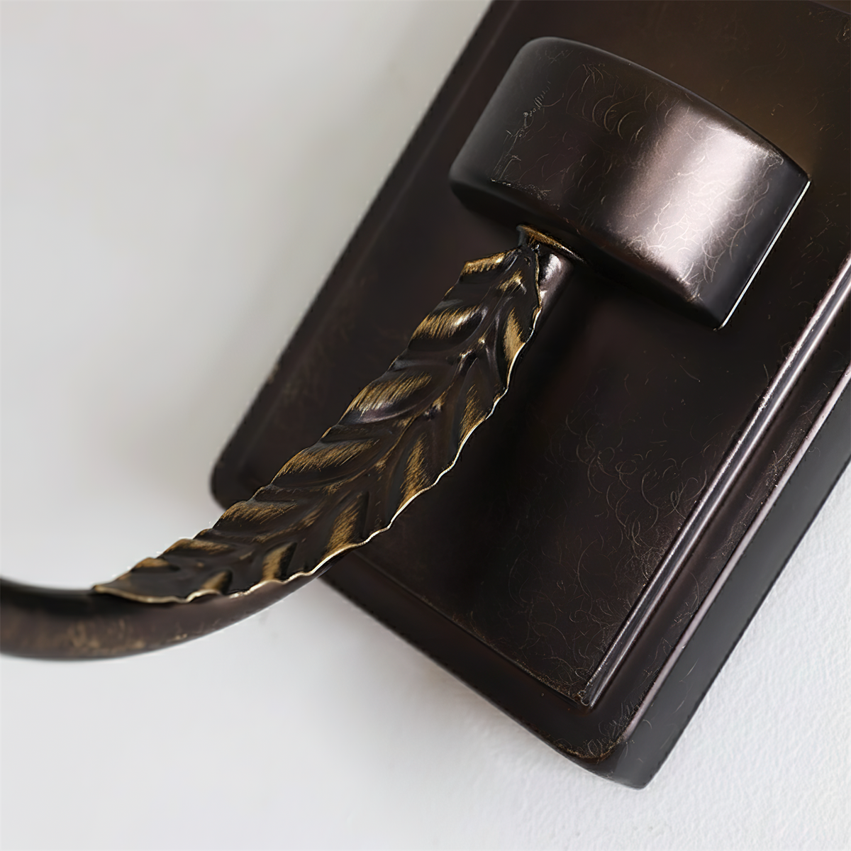 Avenerette Wall Lamp