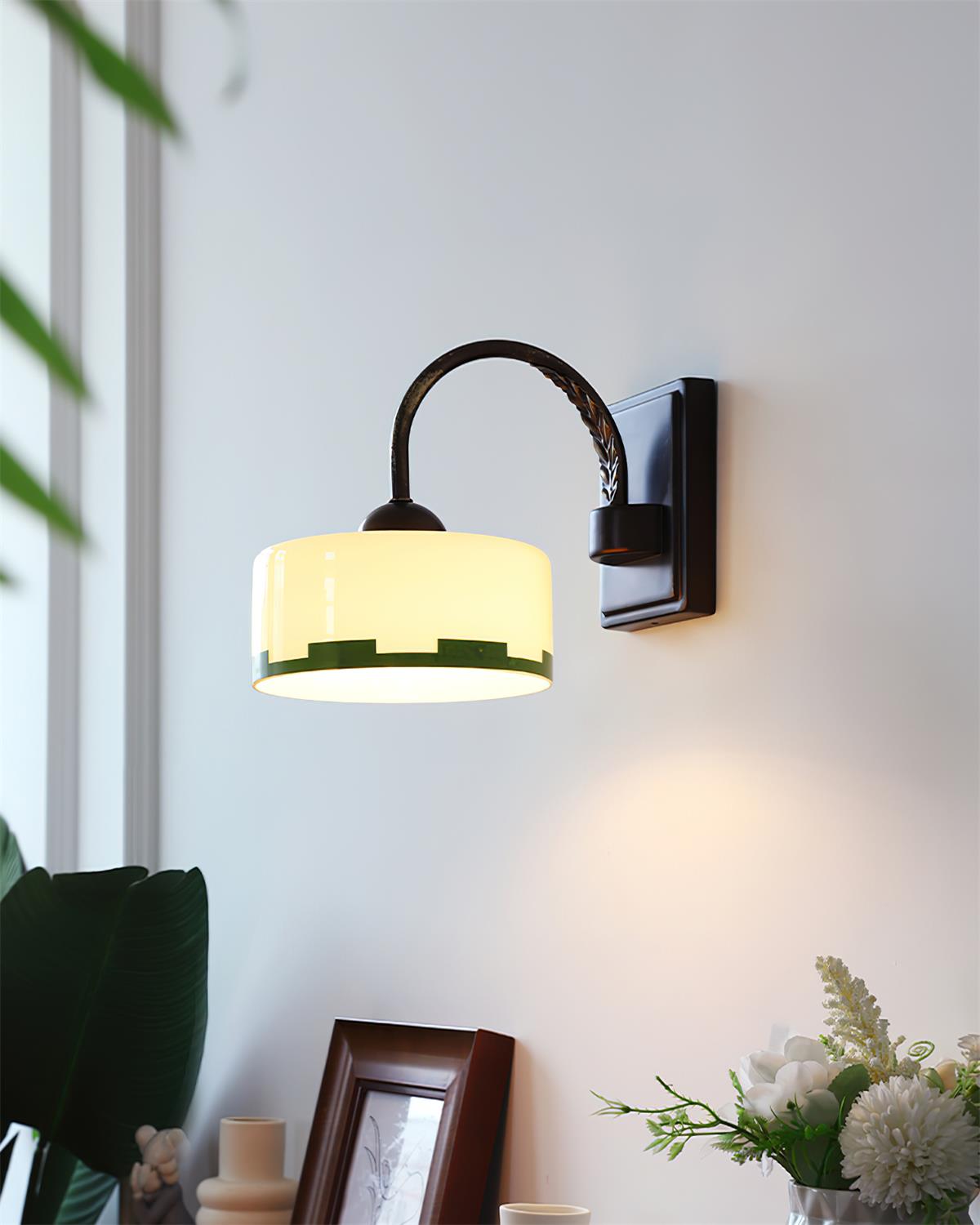 Avenerette Wall Lamp