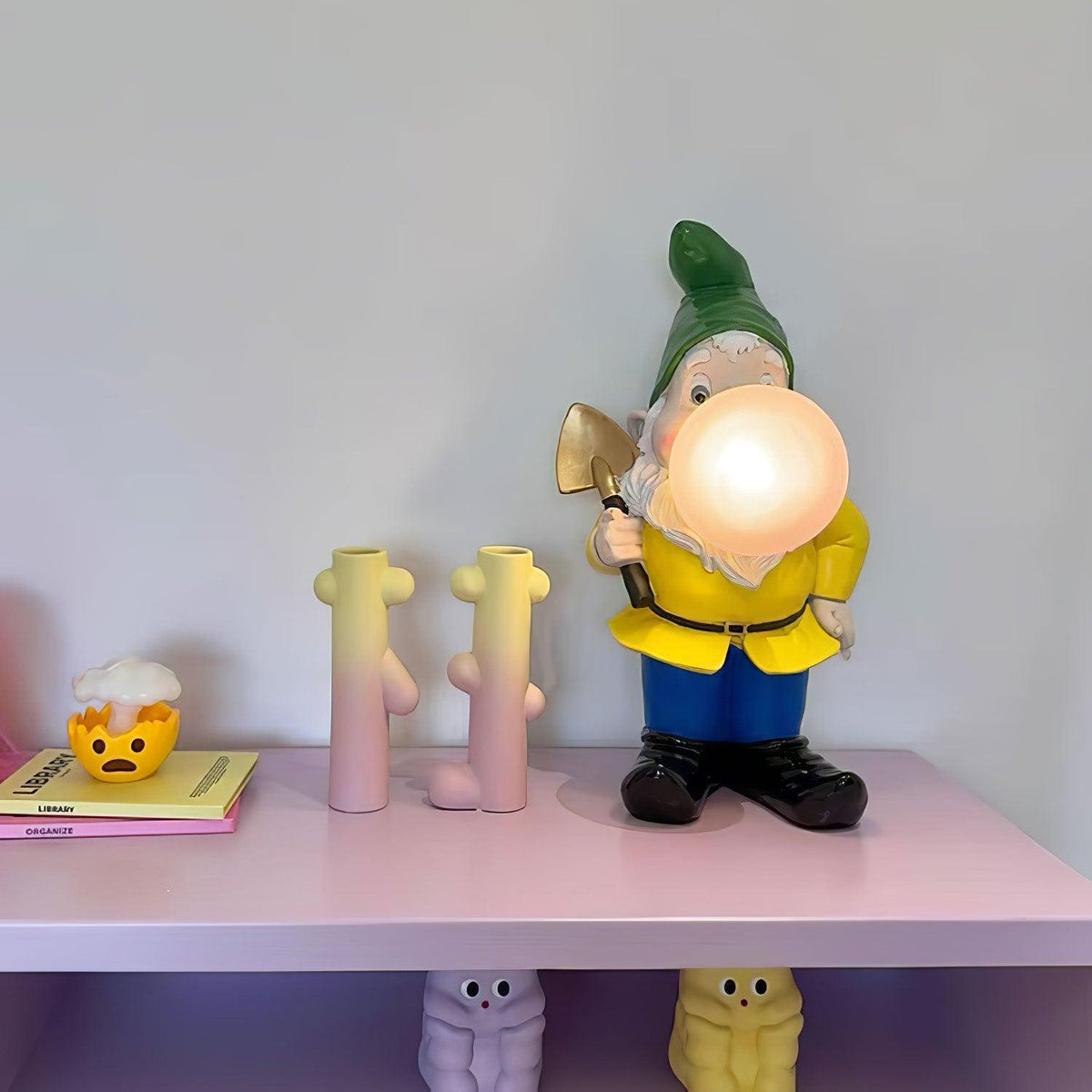 Candeeiro de mesa Brisa em resina, divertido