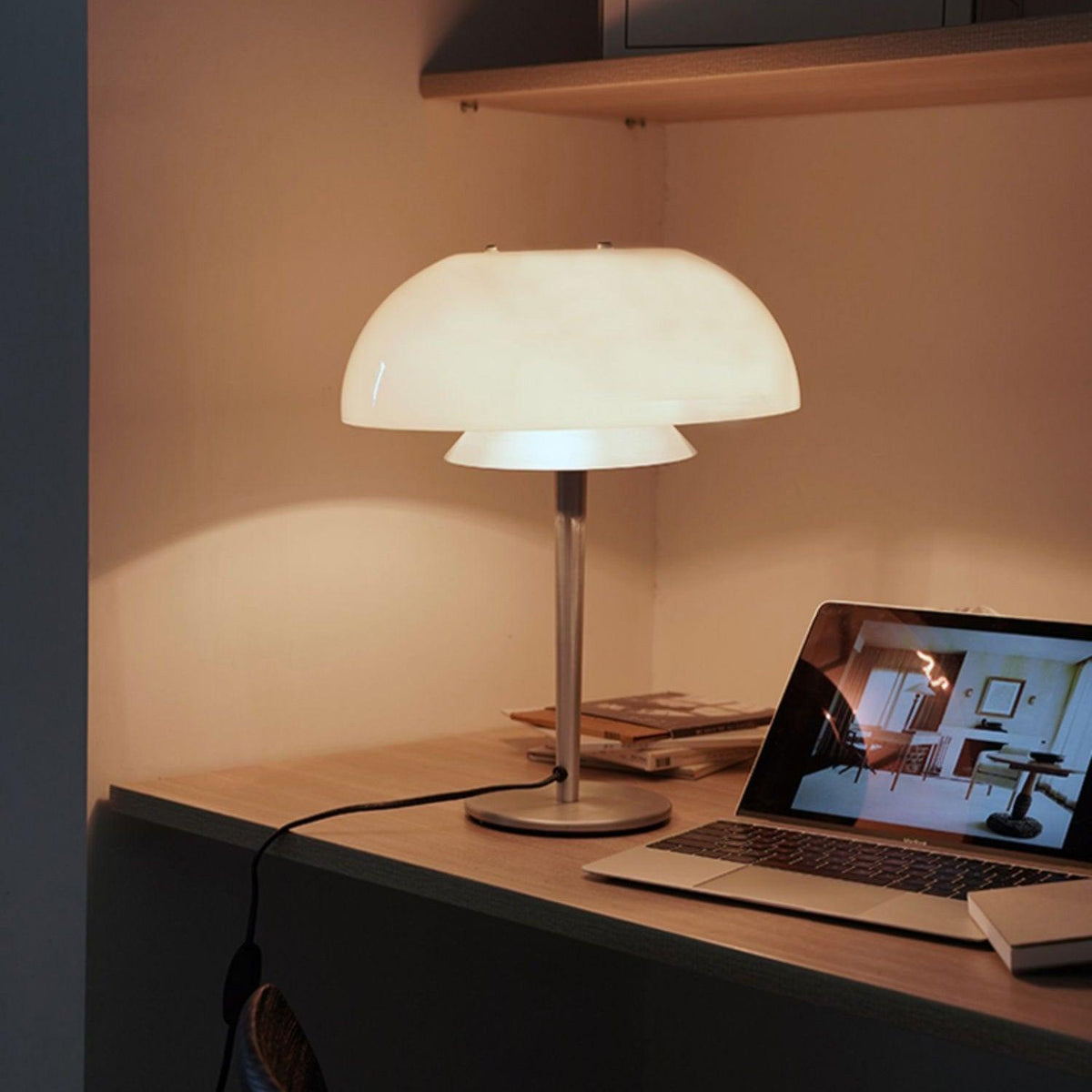 Nilten modern glasbordslampa