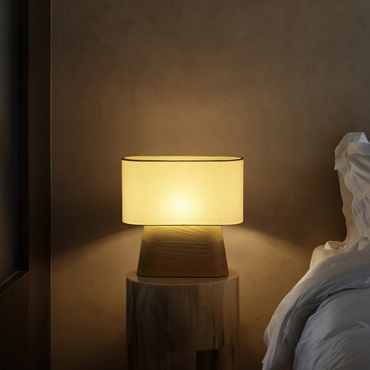Grashen bordslampa i trä och tyg