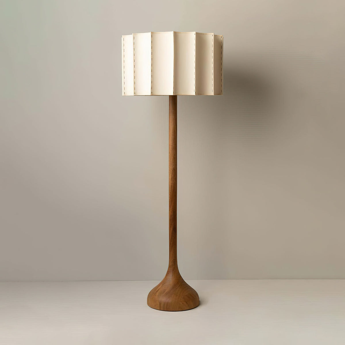 Candeeiro de pé Bexi, madeira minimalista