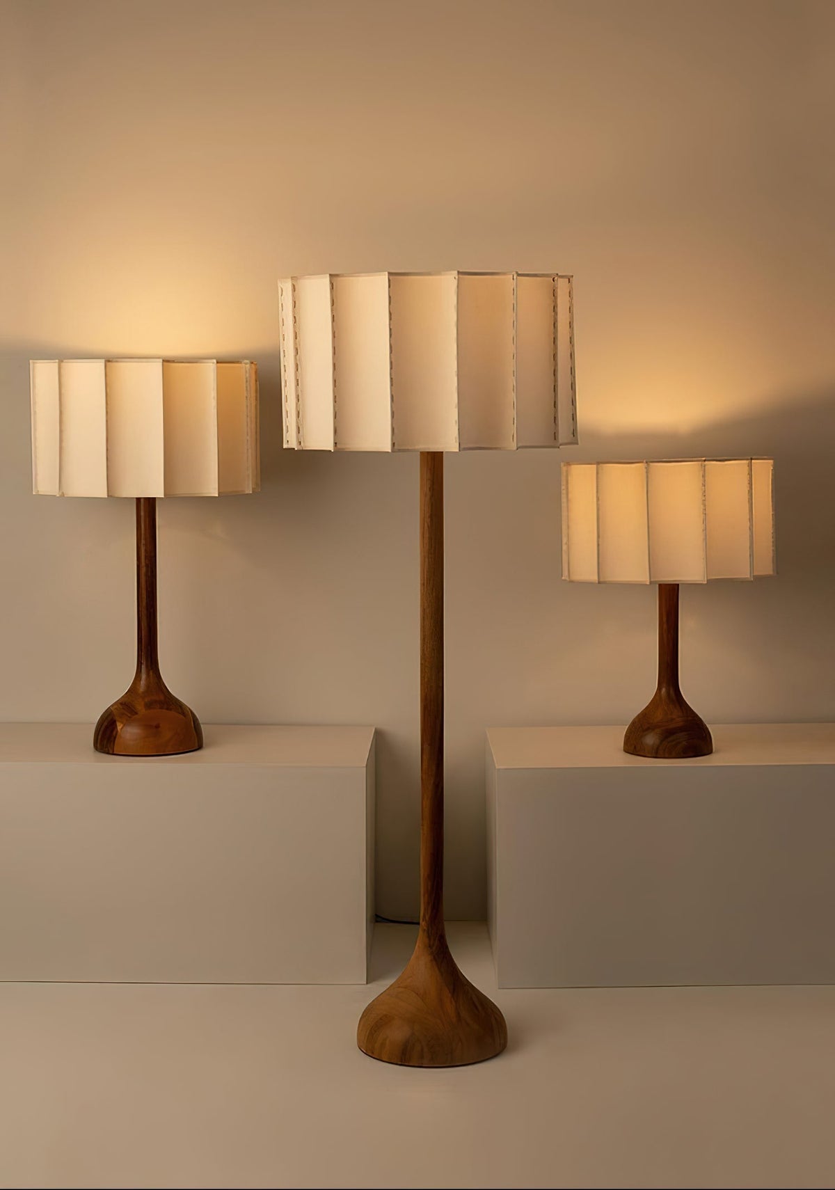 Livenq bordlampe i træ og stof retro