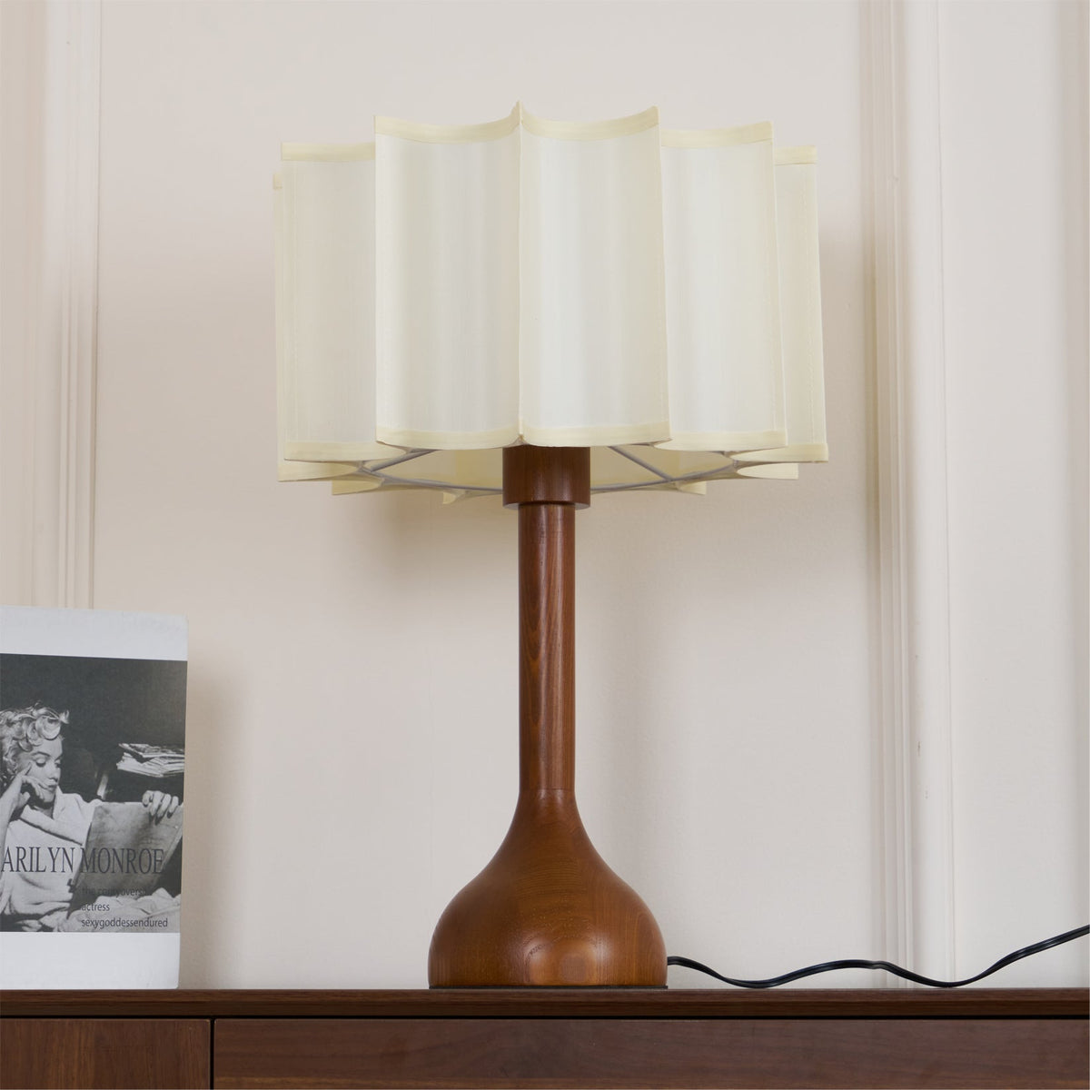 Livenq bordlampe i træ og stof retro