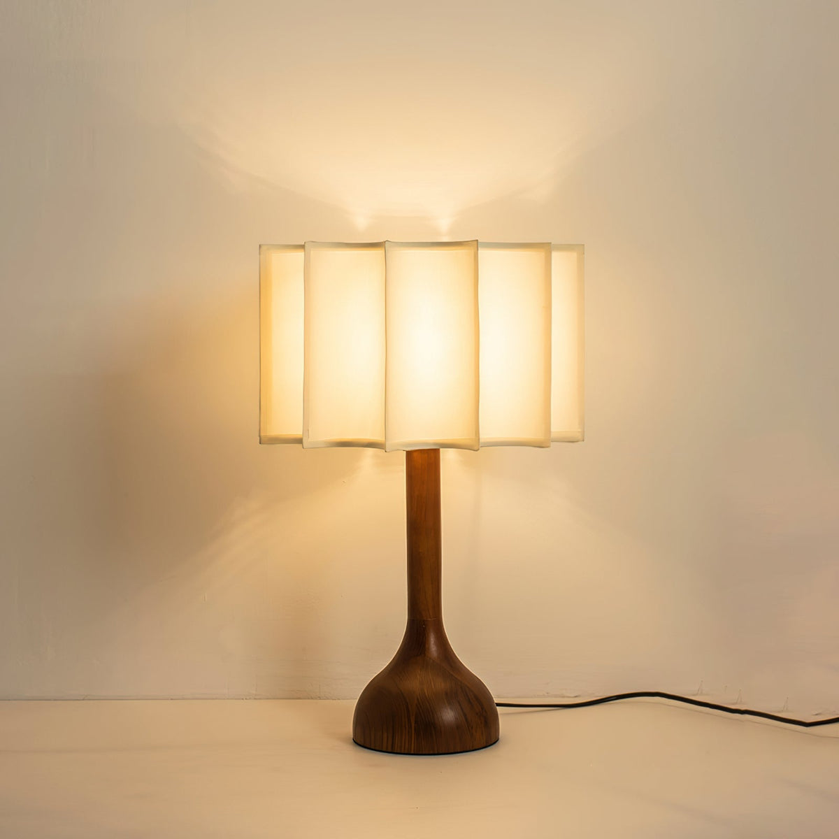 Livenq bordlampe i træ og stof retro