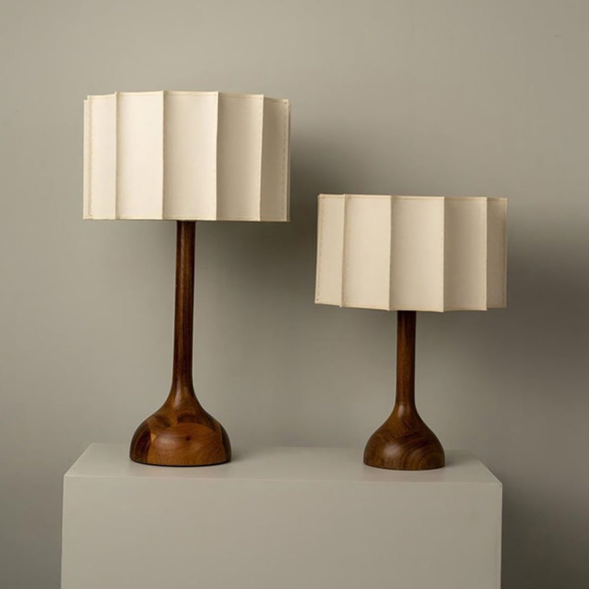 Livenq bordlampe i træ og stof retro