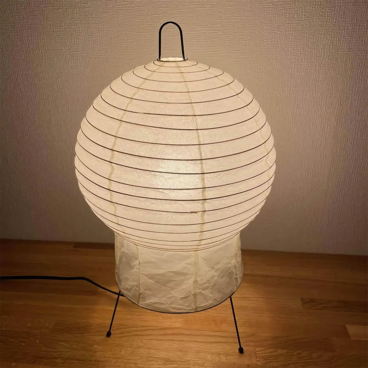 Candeeiro de mesa em papel Nras