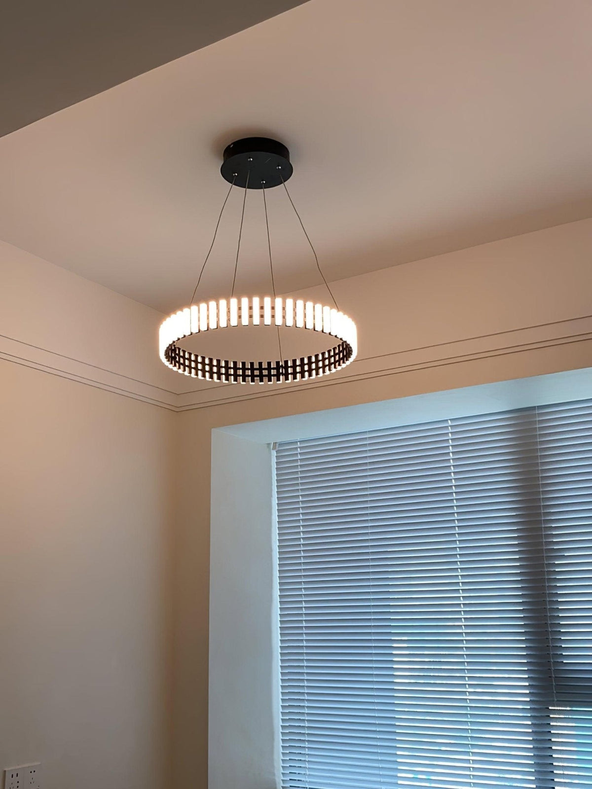 Rivo tyylikäs LED-riippukattovalaisin