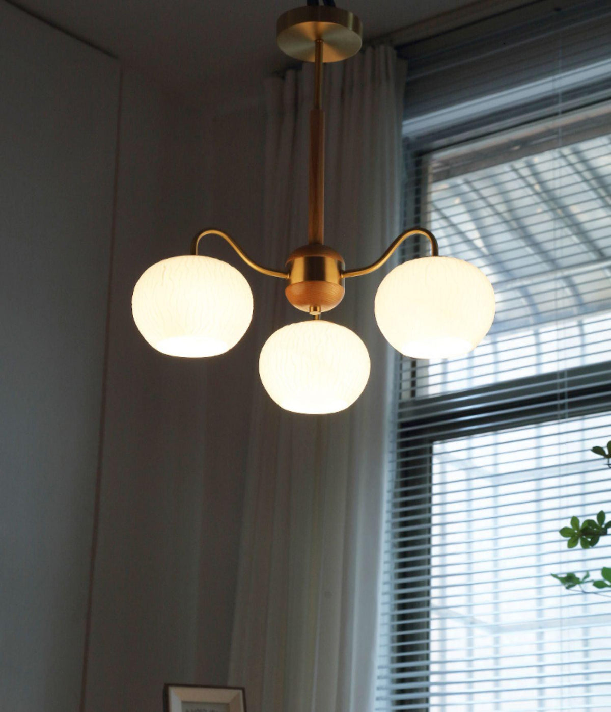 Elyra elegant lysekrone i træ