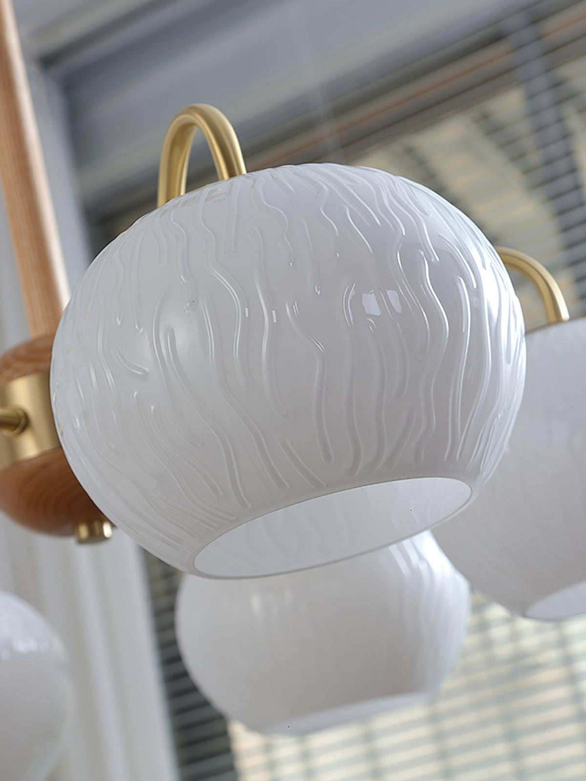 Elyra elegant lysekrone i træ
