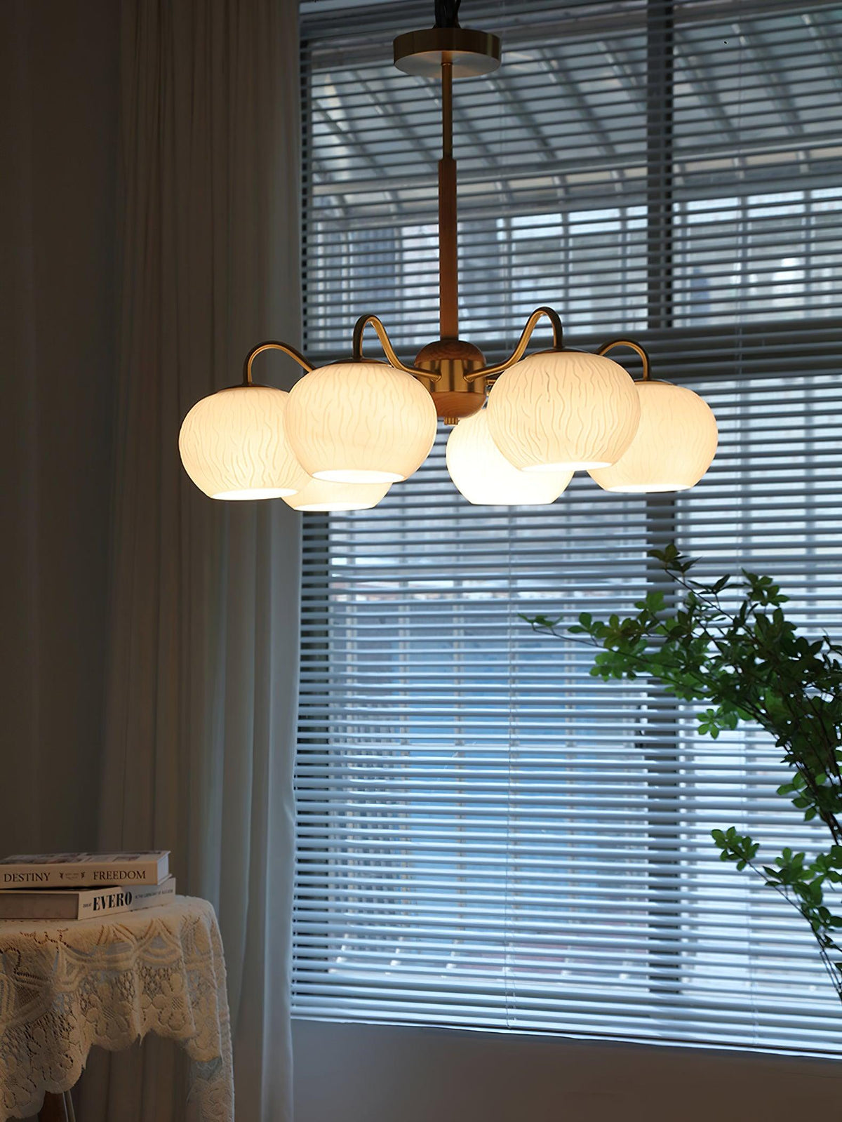 Elyra elegant lysekrone i træ
