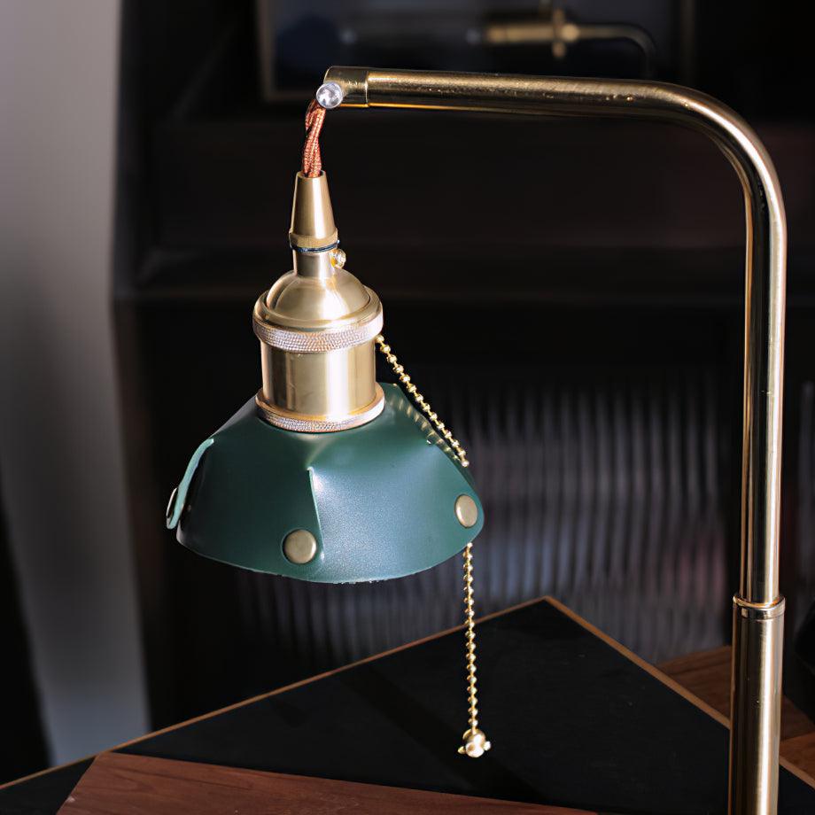 Clark modern bordslampa i trä