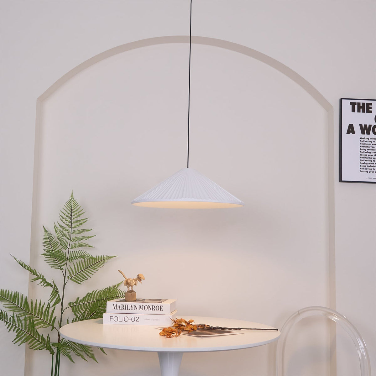 Cone Hat pendellampa i harts