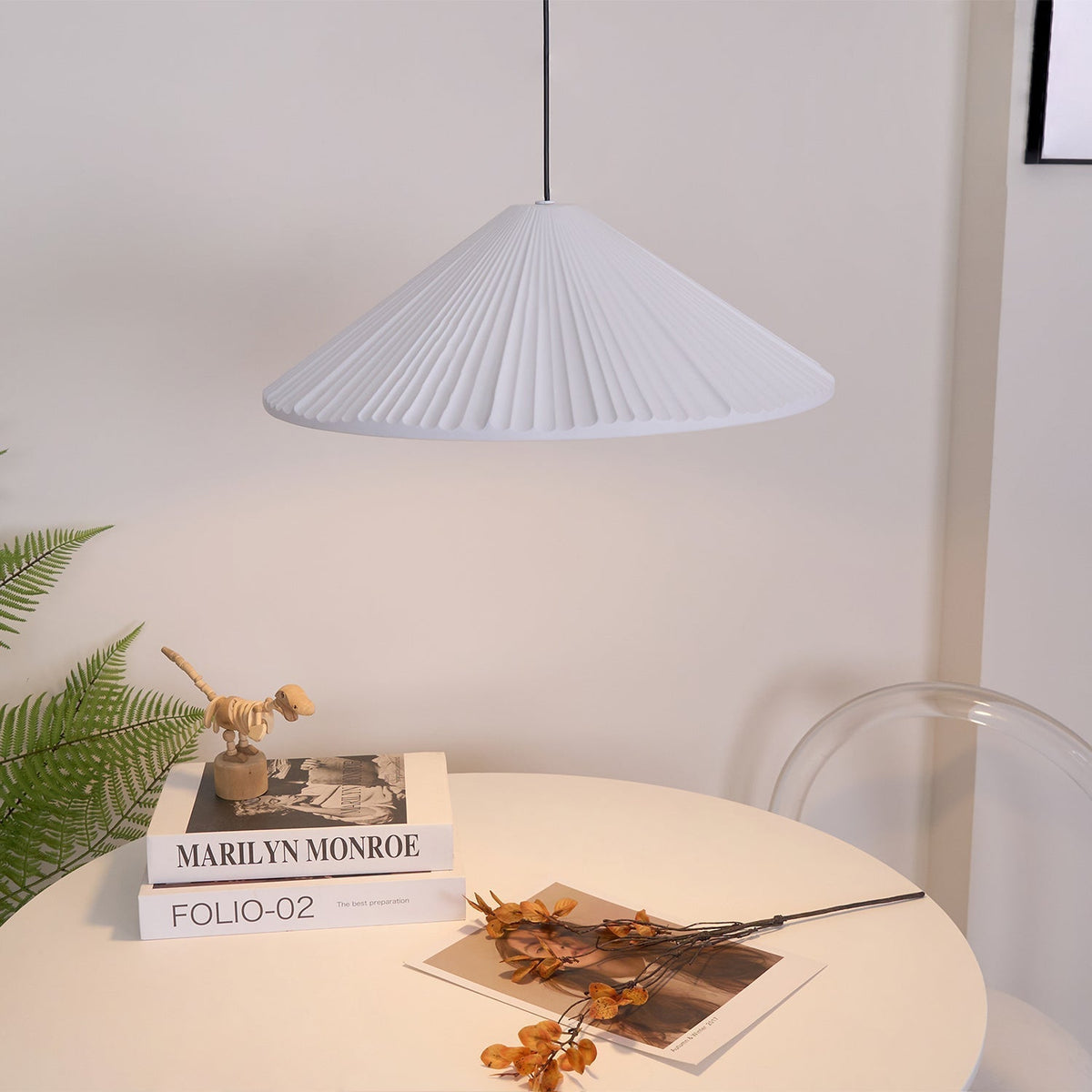 Cone Hat pendellampa i harts