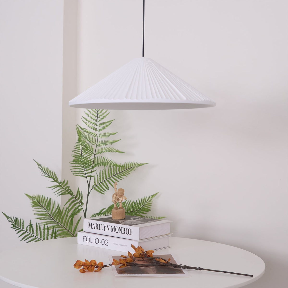 Cone Hat pendellampa i harts