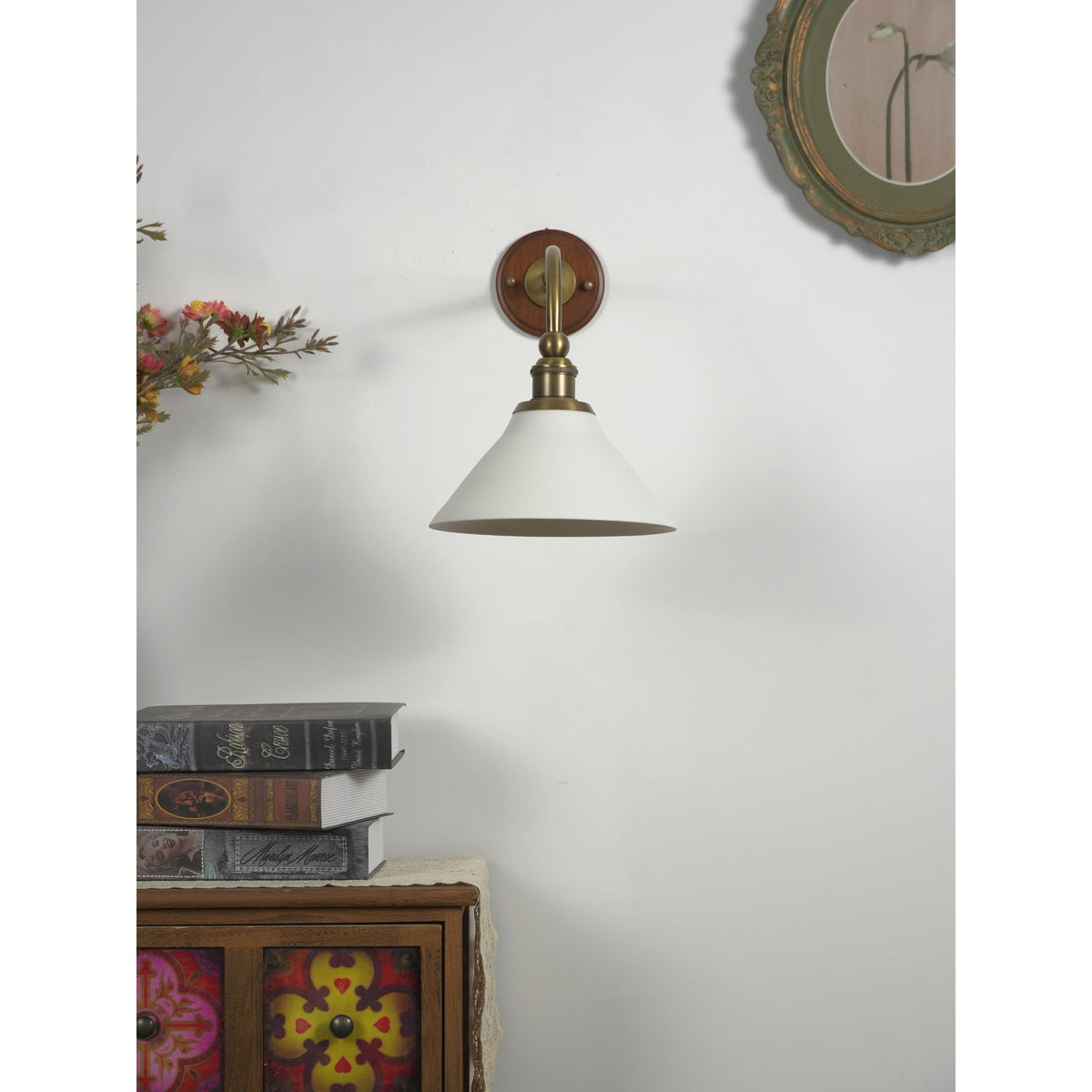 Liorivenne vägglampa