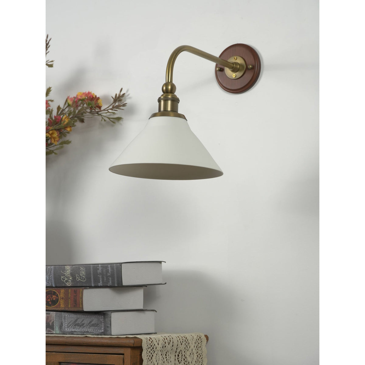 Liorivenne vägglampa