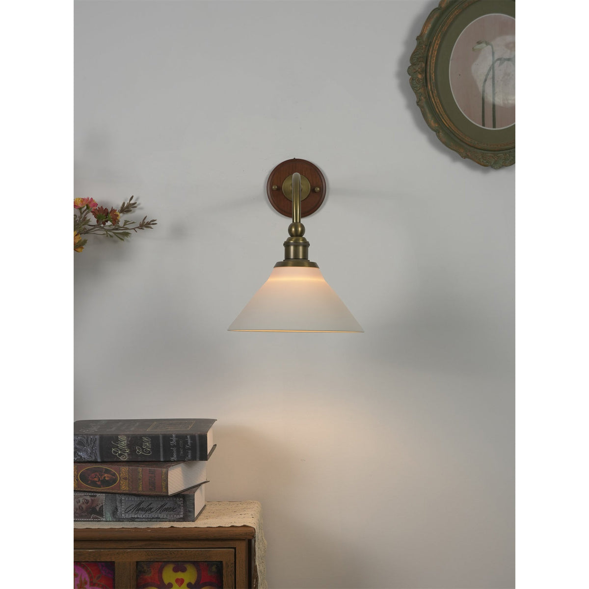Liorivenne vägglampa