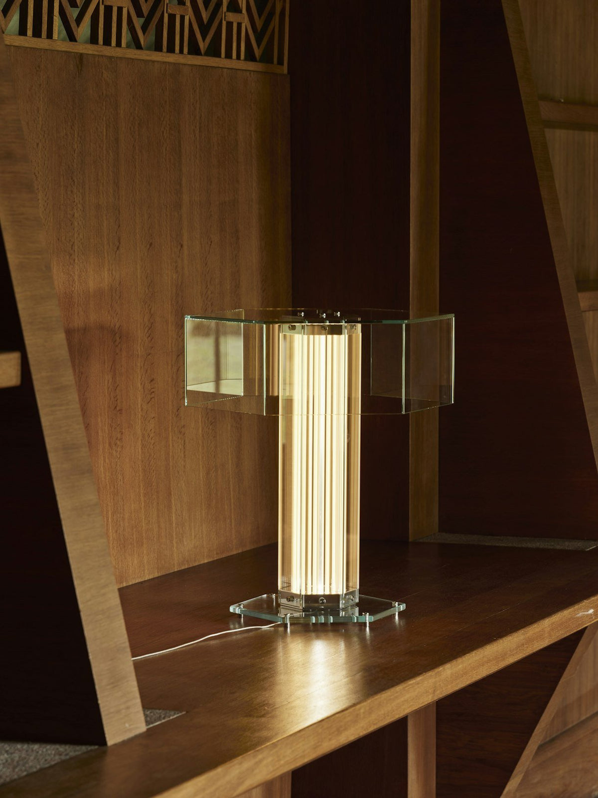 Bordlampe med sekskantet glas