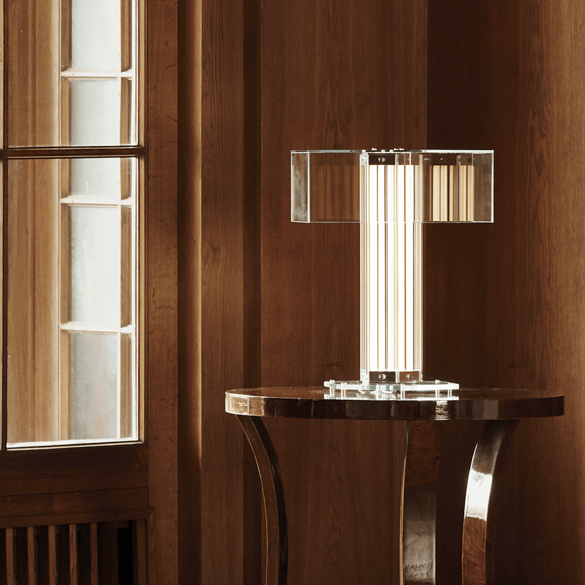 Bordlampe med sekskantet glas