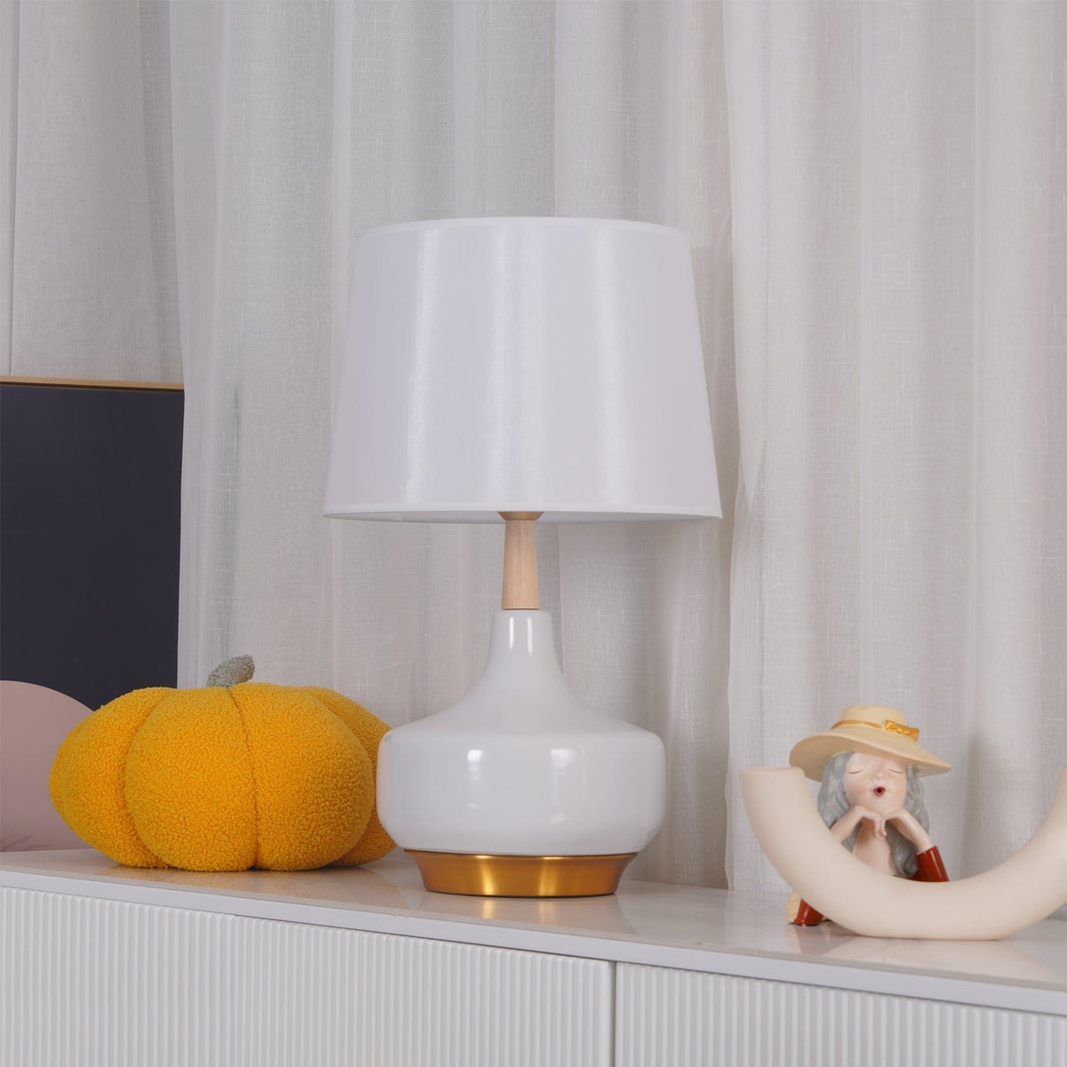 Candeeiro de mesa minimalista de resina Lennon