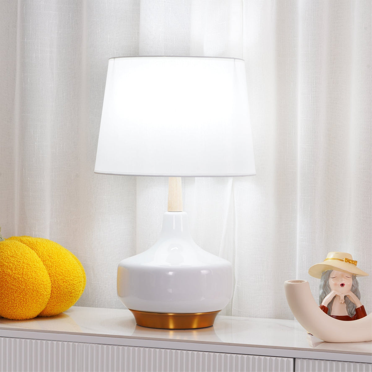 Candeeiro de mesa minimalista de resina Lennon