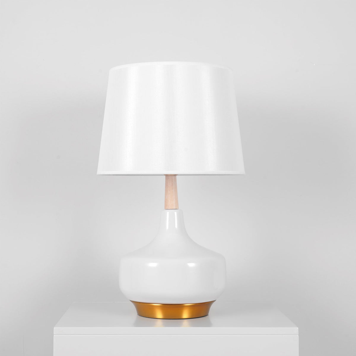 Candeeiro de mesa minimalista de resina Lennon