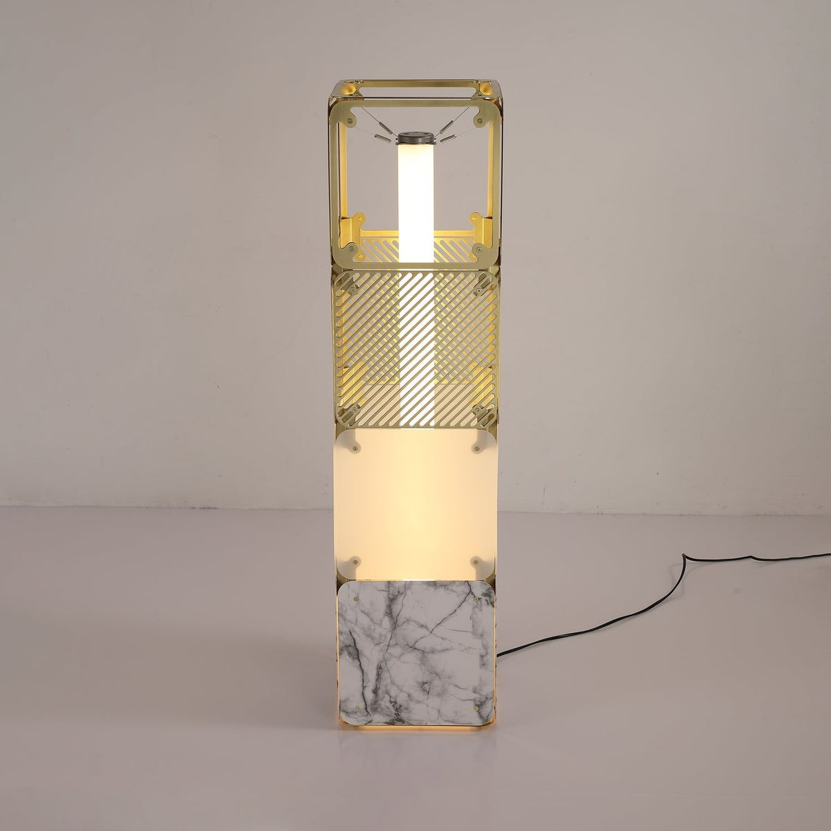 LuxeGrid industriel gulvlampe i messing