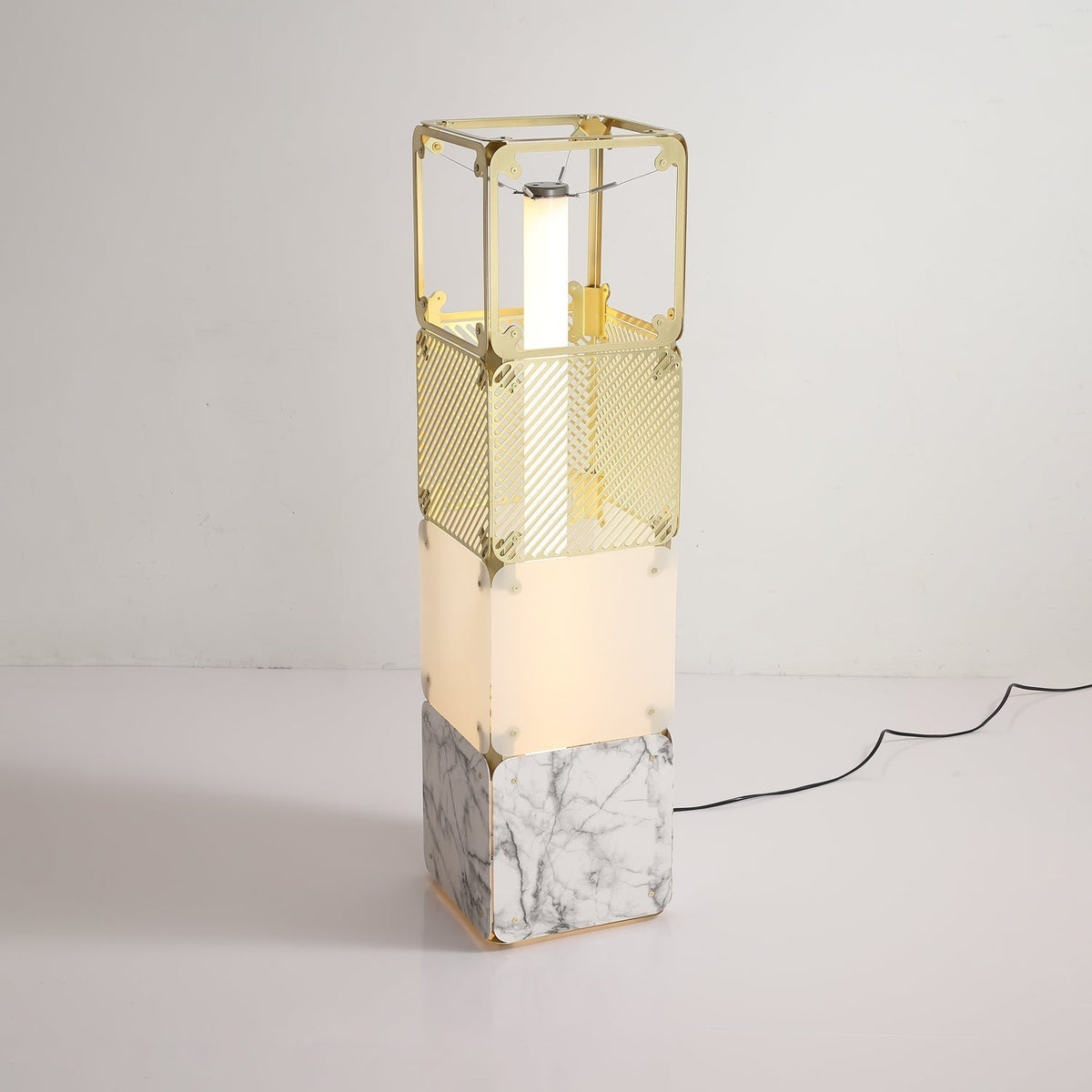 LuxeGrid industriel gulvlampe i messing