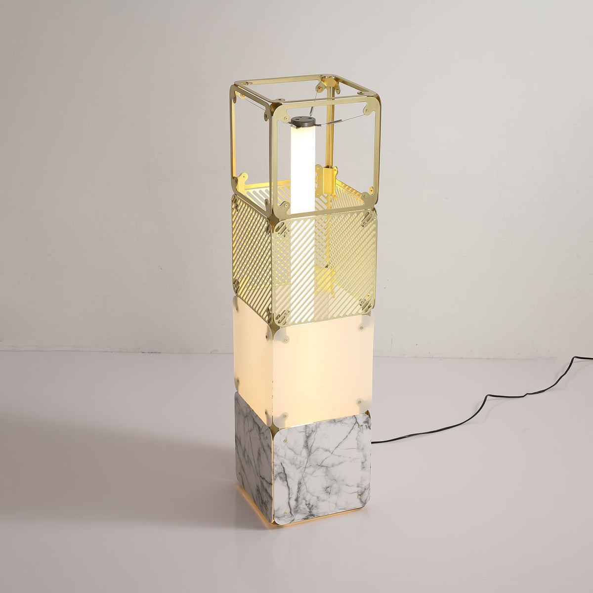 LuxeGrid industriel gulvlampe i messing