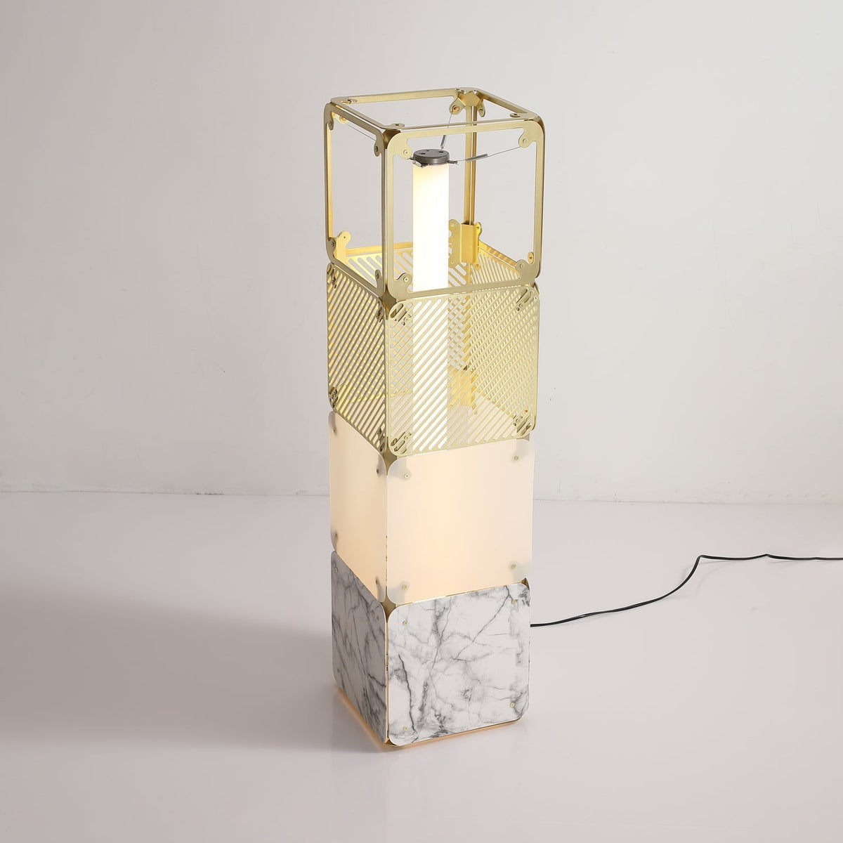 LuxeGrid industriel gulvlampe i messing