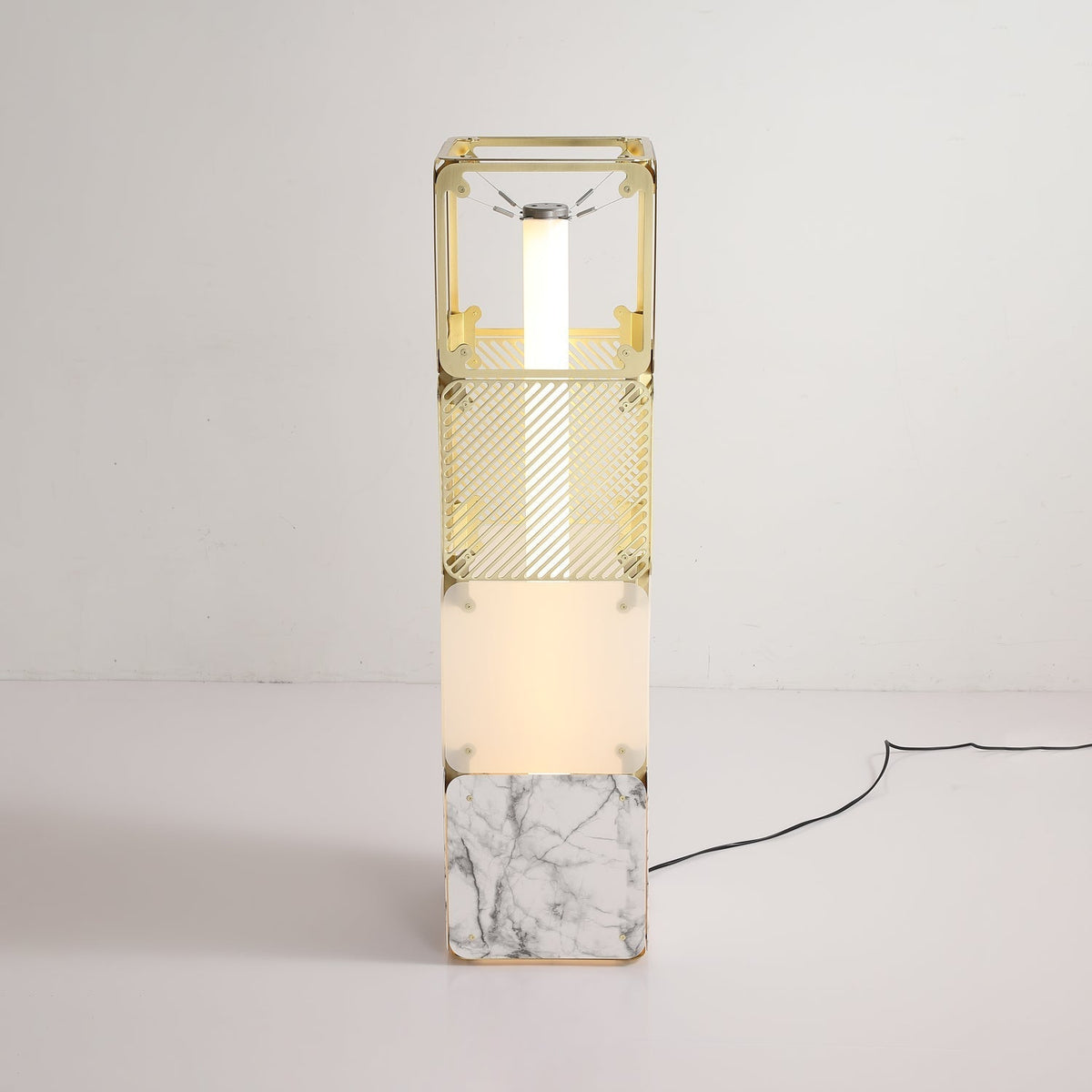 LuxeGrid industriel gulvlampe i messing