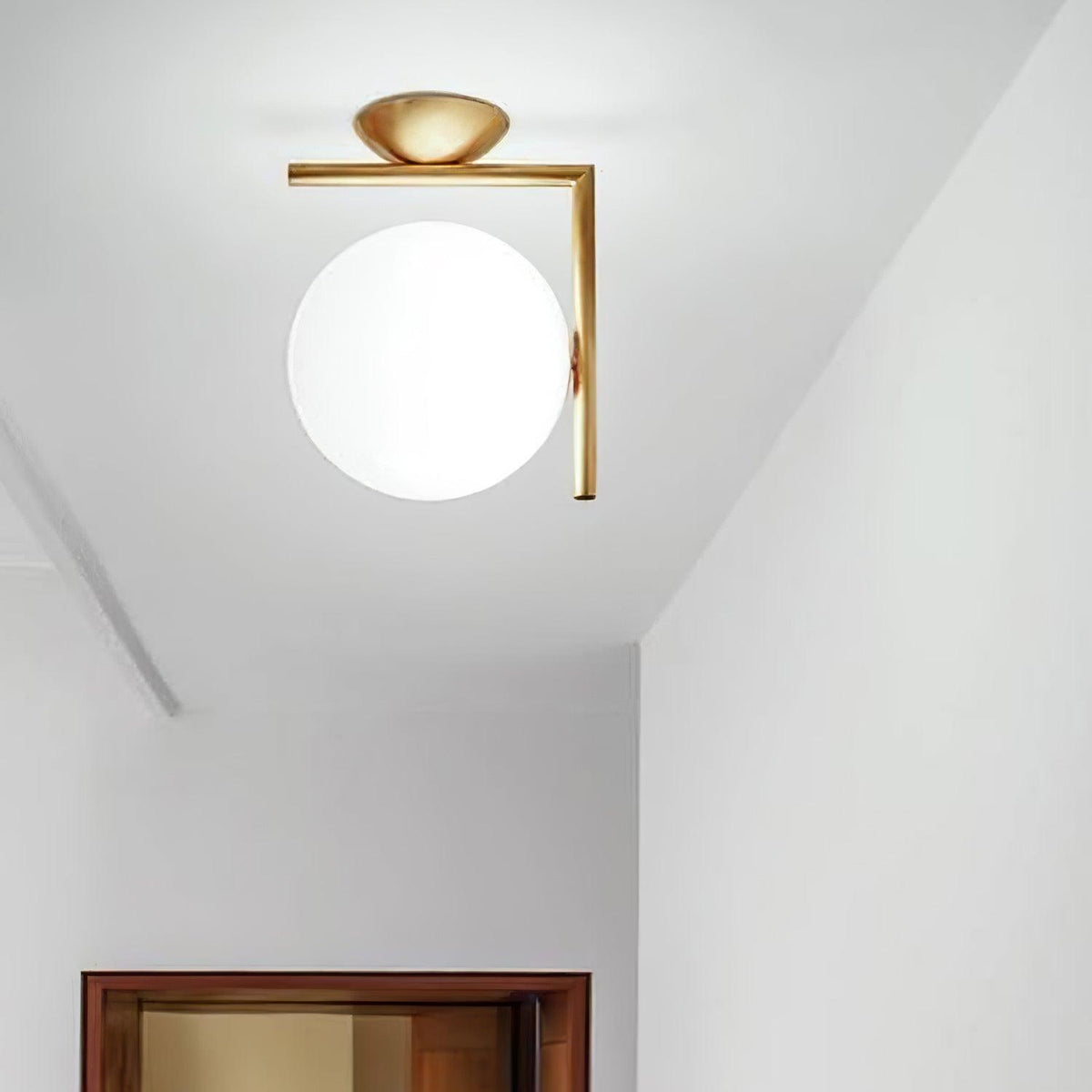 Candeeiro de parede Joanna moderno, minimalista, em vidro opalino soprado