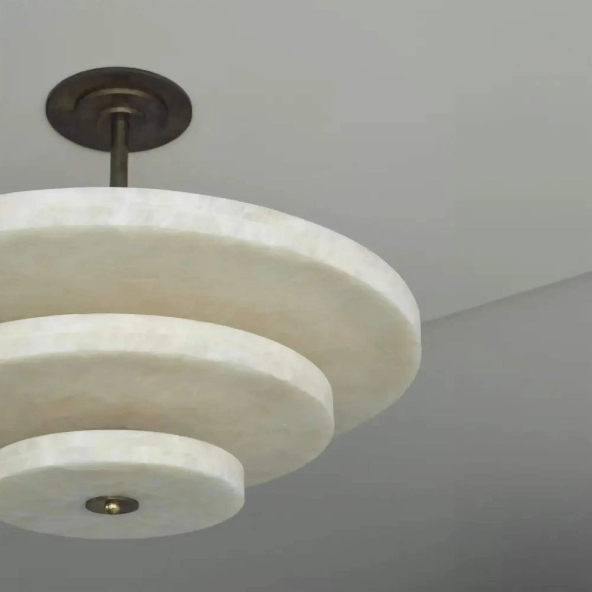 Minimalistisk pendellampa i alabaster Nivoreria