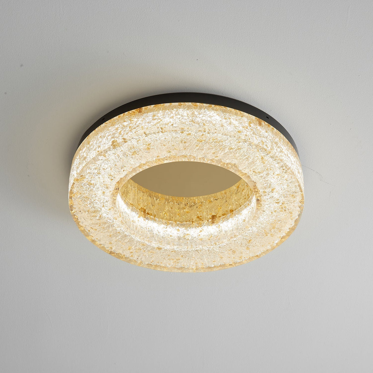 Dovira rund loftlampe i harpiks med iskrakeleret effekt
