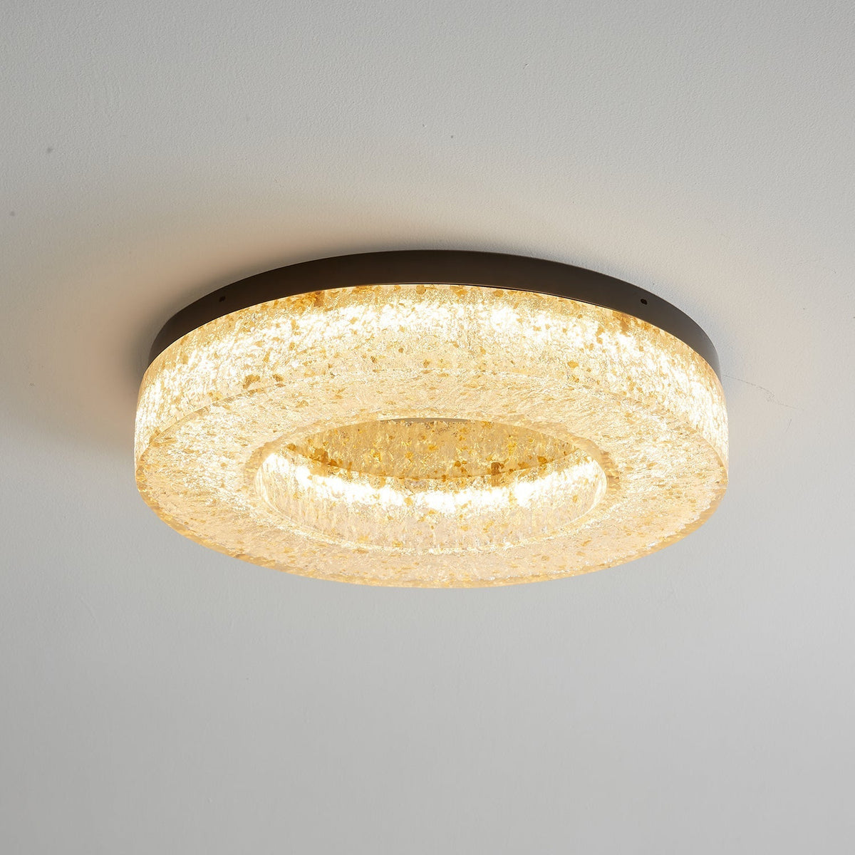 Dovira rund loftlampe i harpiks med iskrakeleret effekt