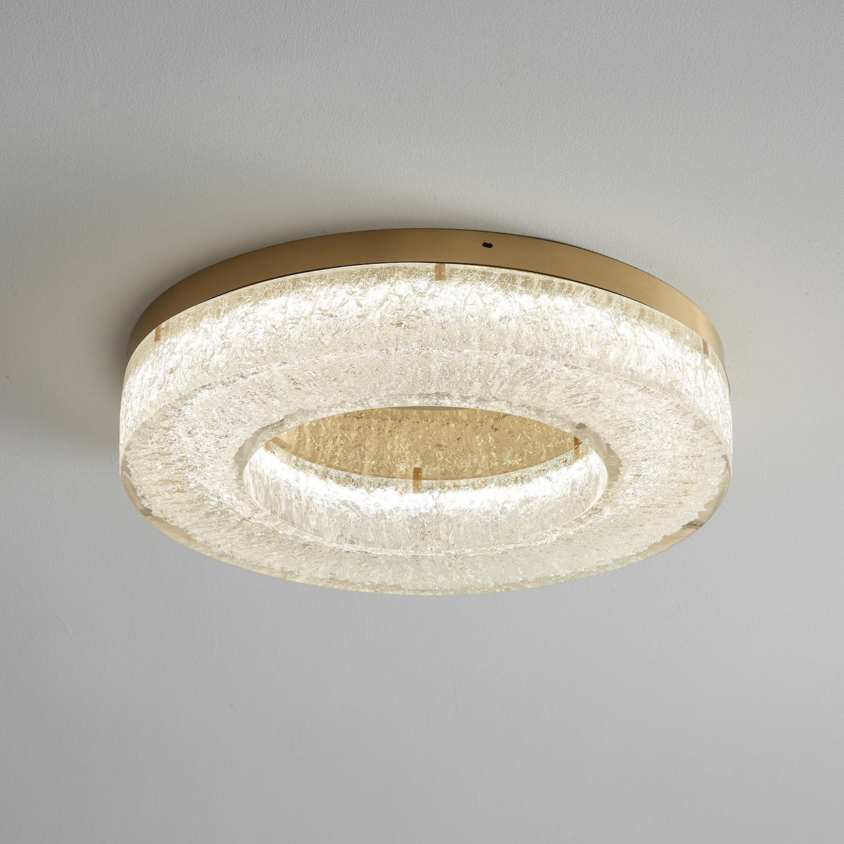 Dovira rund loftlampe i harpiks med iskrakeleret effekt