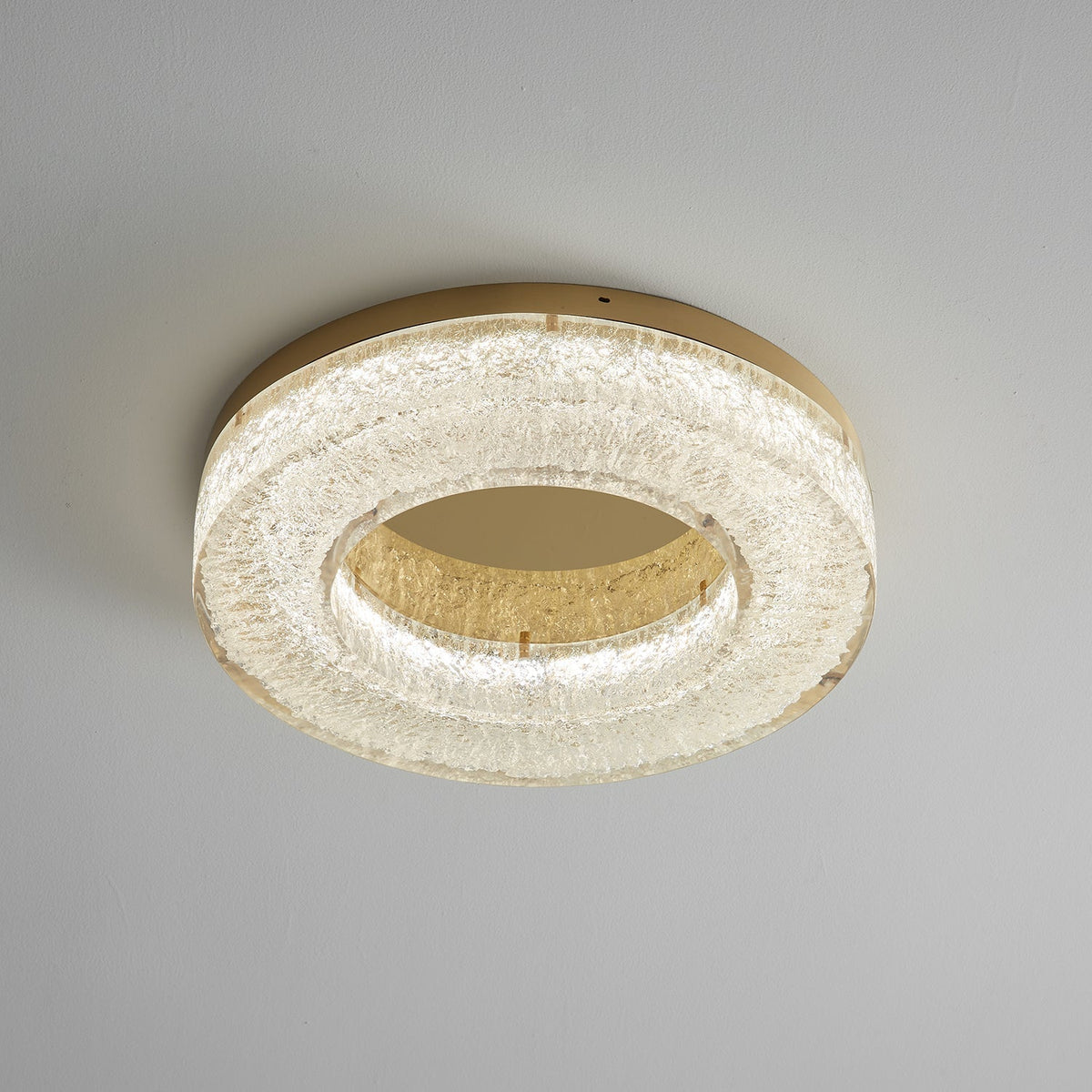 Dovira rund loftlampe i harpiks med iskrakeleret effekt