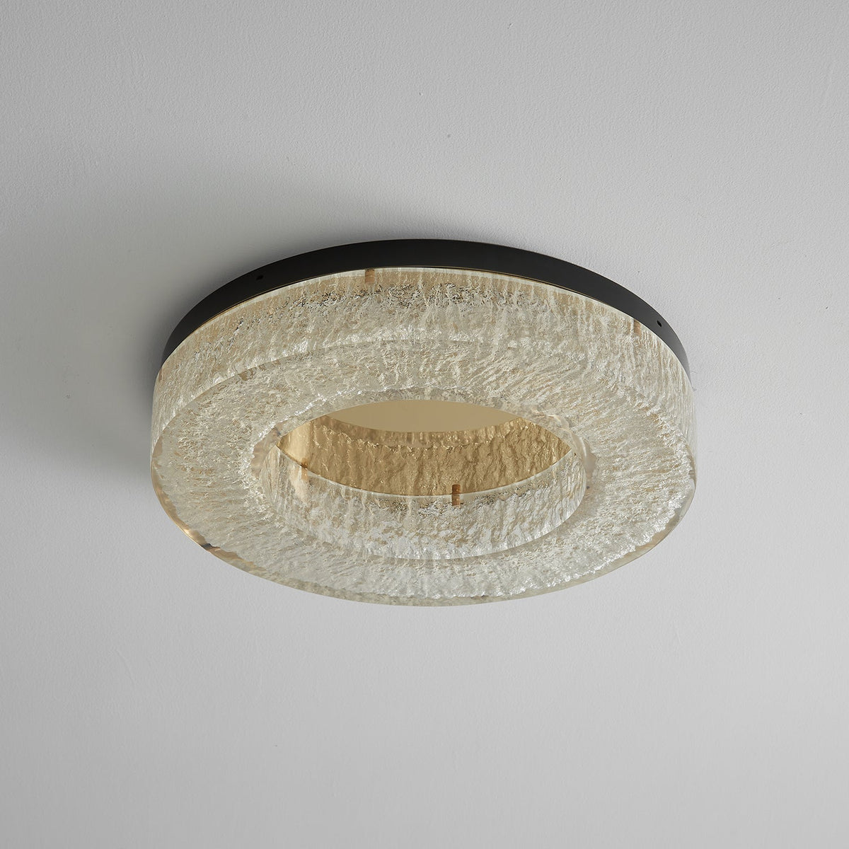 Dovira rund loftlampe i harpiks med iskrakeleret effekt