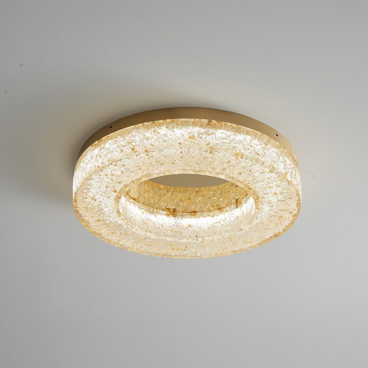 Dovira rund loftlampe i harpiks med iskrakeleret effekt