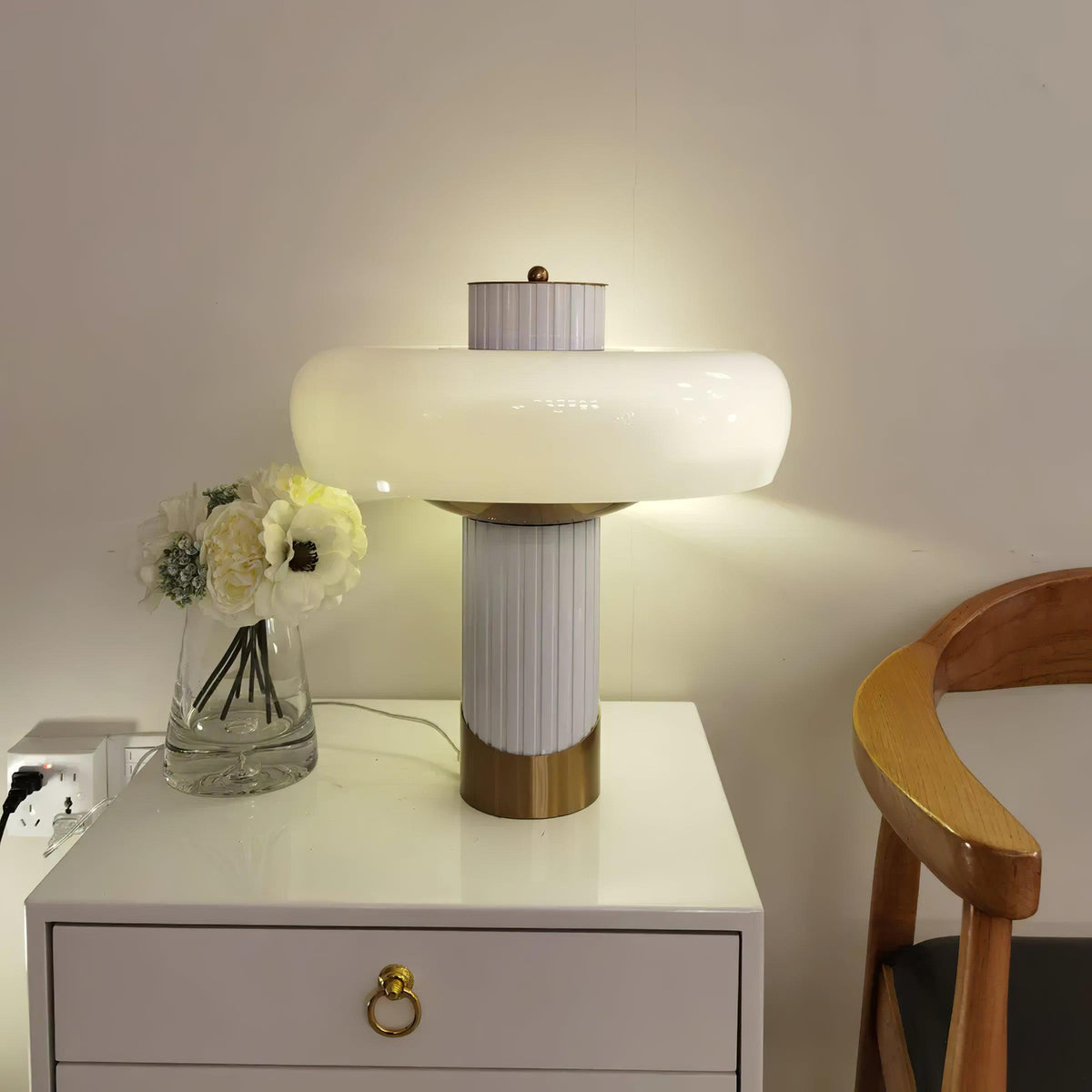 Candeeiro de mesa Velisine contemporâneo em vidro
