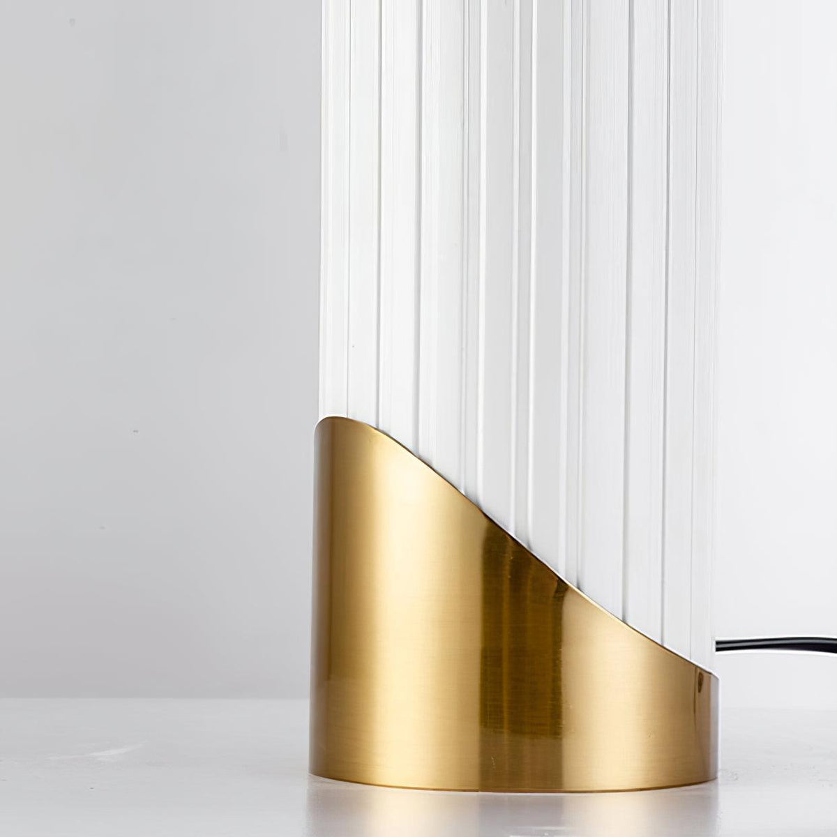 Candeeiro de mesa Velisine contemporâneo em vidro
