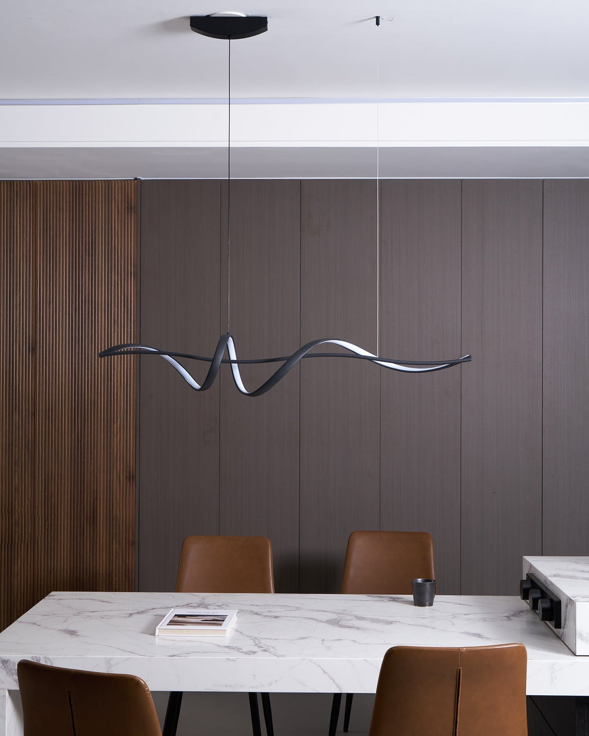 Candeeiro suspenso LED preto ondulado moderno Calelina