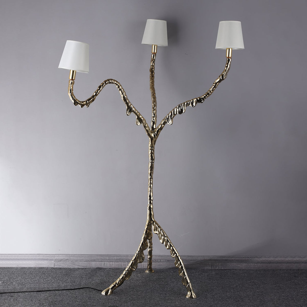 Dendria skulpturel gulvlampe med tre grenarme