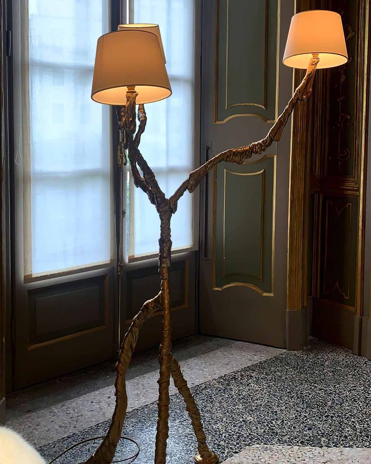 Dendria skulpturel gulvlampe med tre grenarme